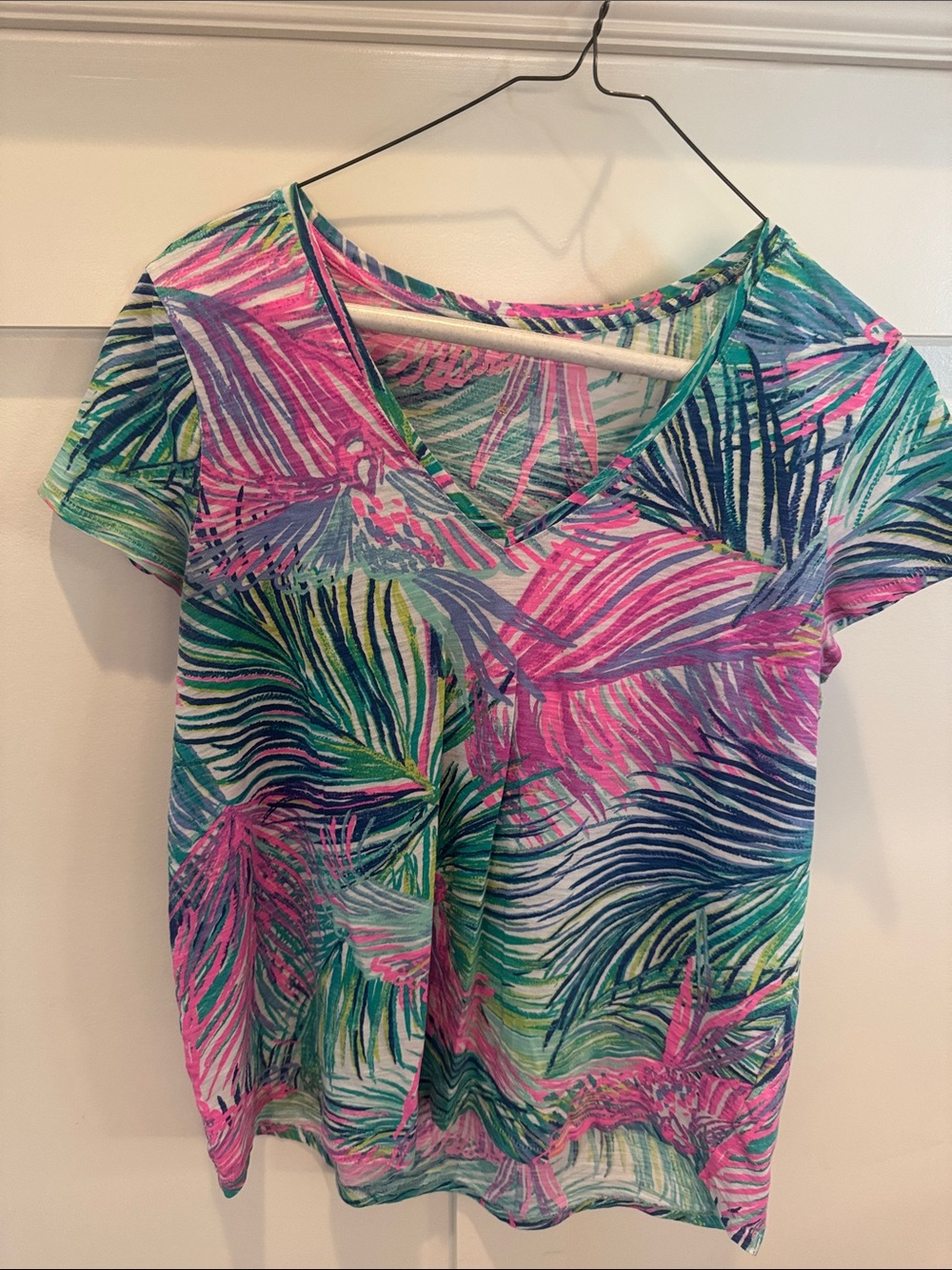 Lilly Pulitzer Etta top in Palm print-Tropical Print V-Neck Top in Pink & Teal